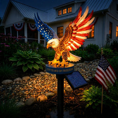 🔥🔥Solar Eagle Garden Light – A Glowing Tribute to American Freedom