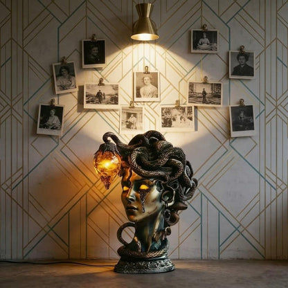 🐍 Medusa Gothic Lamp – Glowing Eyes Mythology Decor for Dark Fantasy Rooms ✨