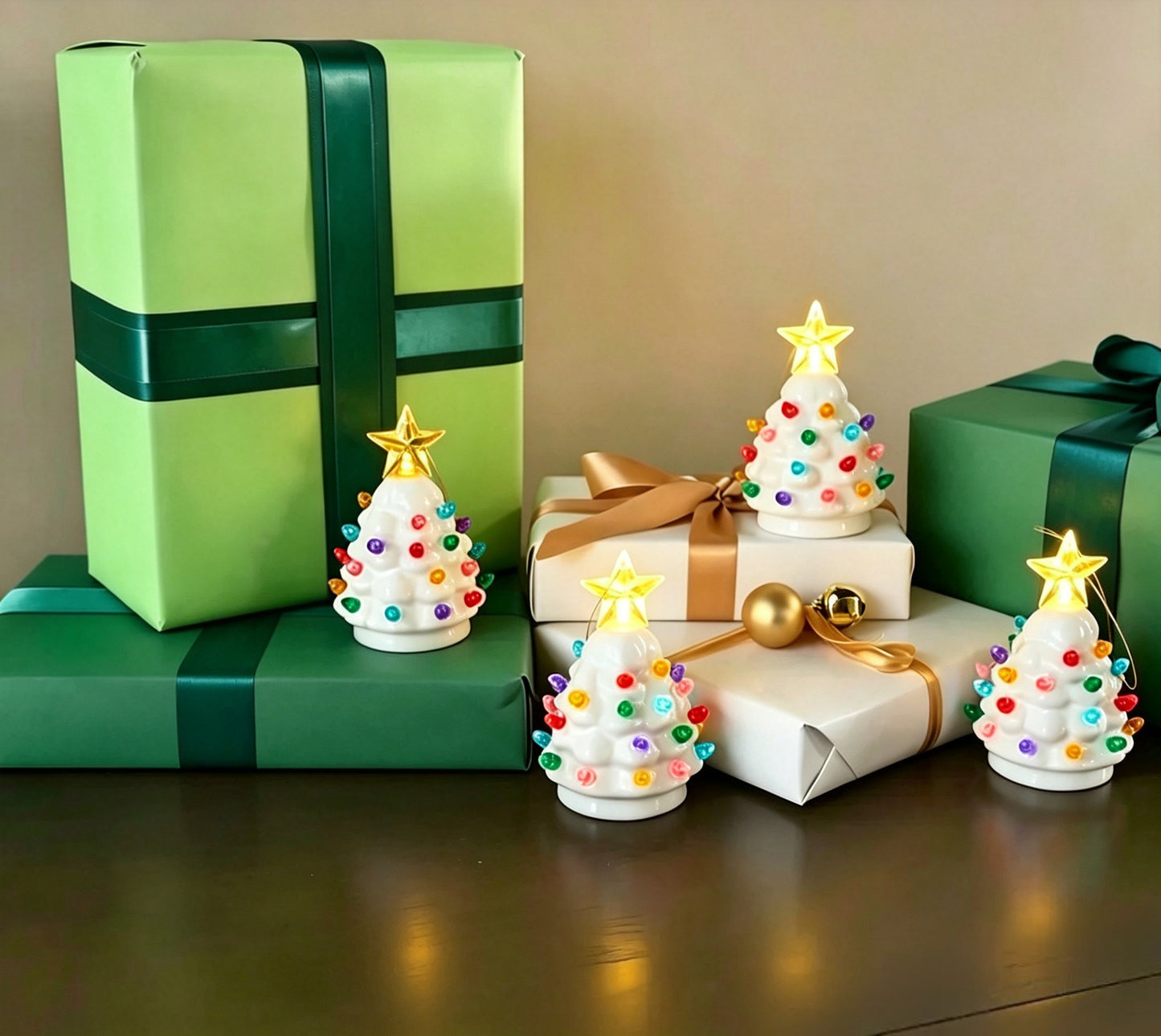 🔥 Hot Sale | Christmas Set of 4 Mini Nostalgic Tree Ornaments with Gift Bags