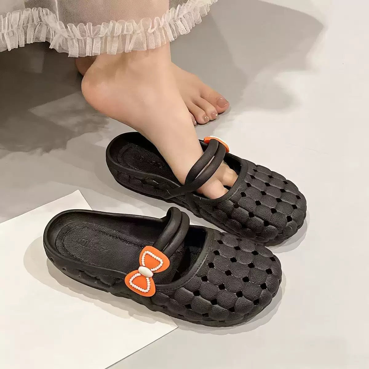 Women's Closed-Toe Breathable Mules